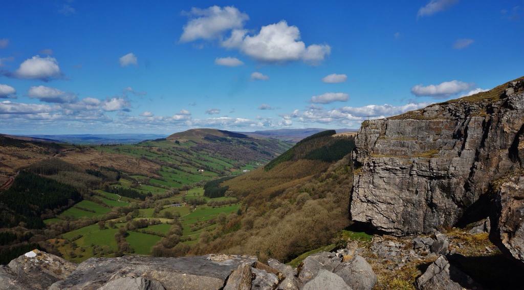 Wales' Highest Village - The Chartist Cottage - Trefil Tredegar المظهر الخارجي الصورة